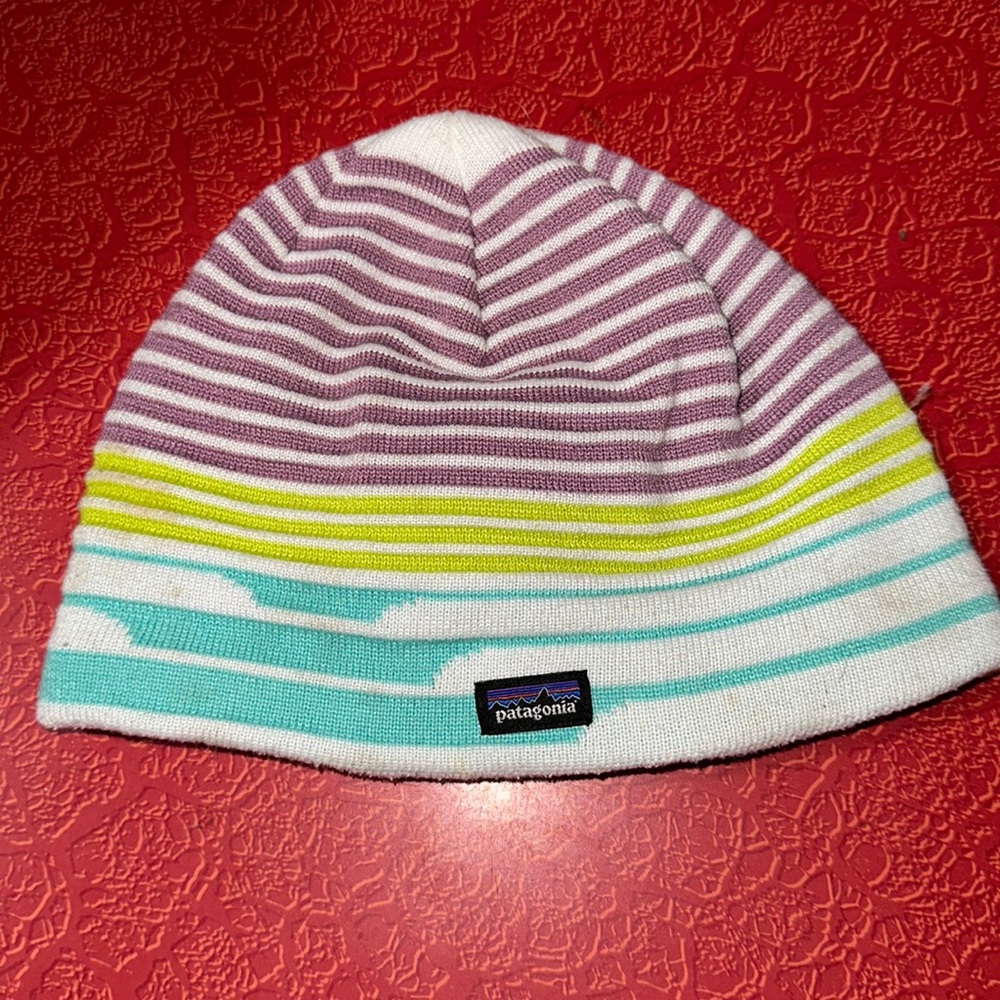 Patagonia hat youth size small, good condition